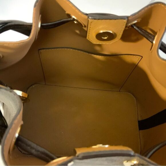 Michael Kors Greenwich Small Bucket Bag - Brown/Peanut crossbody shoulder bag - Picture 8 of 15